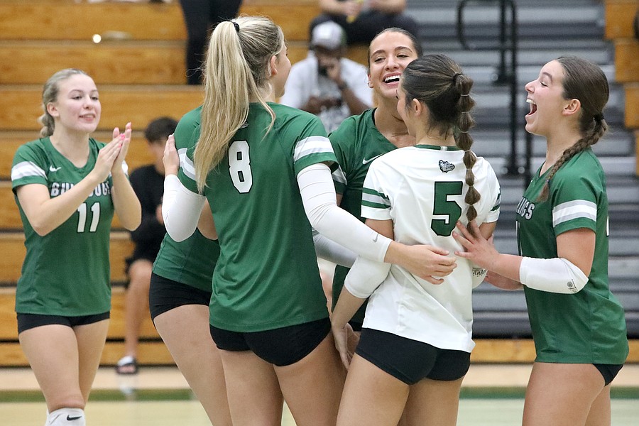 FPC Volleyball Dominates Mainland in Three-Set Sweep