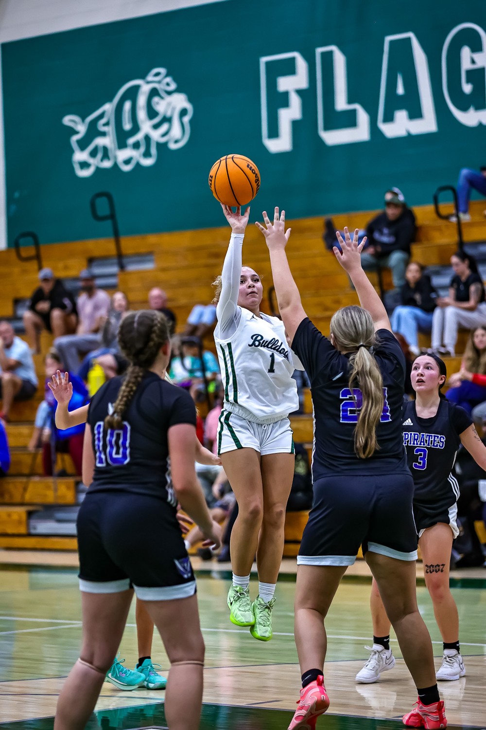 Bulldogs Edge Mainland 55–53 in Home Thriller