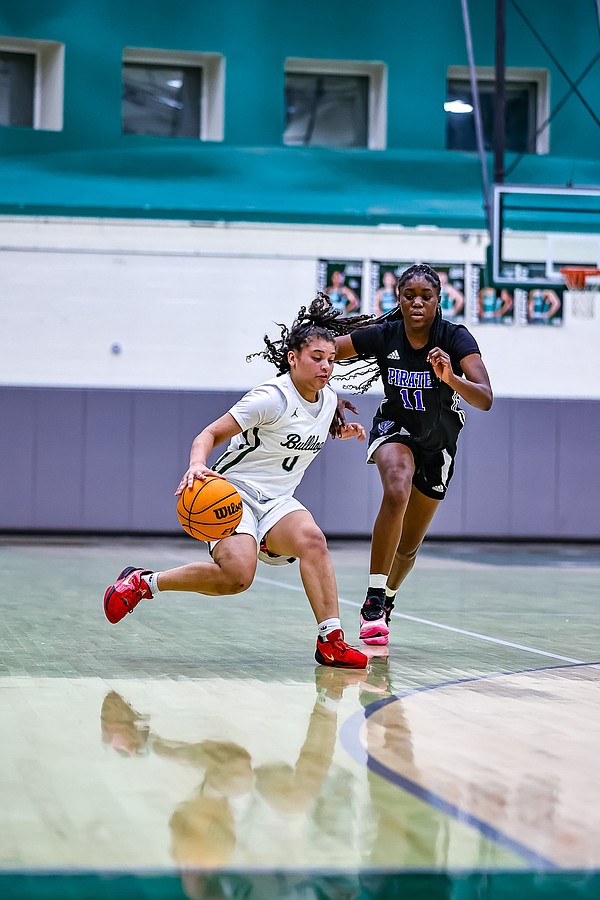 Girls Basketball Moves to 6-2 on the Season