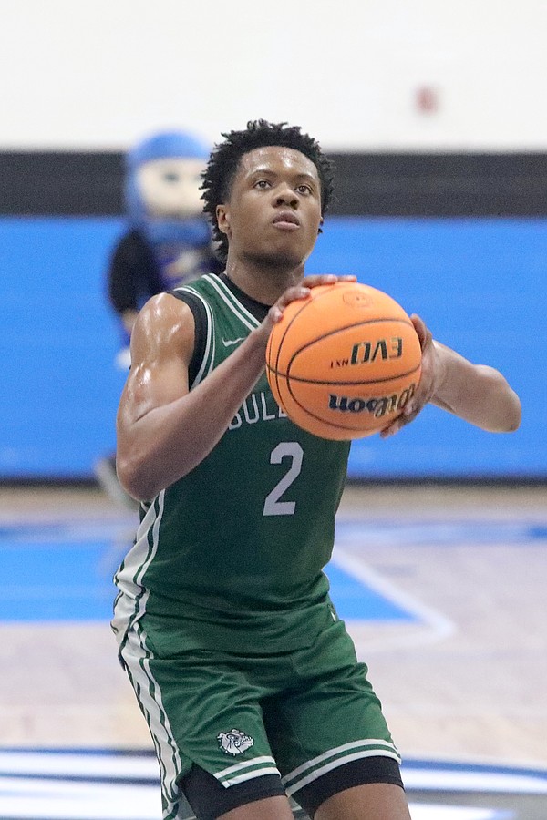 Bulldogs Edge Fletcher 49–47 on Senior Night Thriller