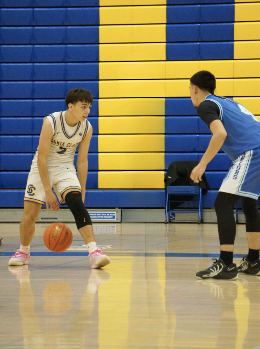 Boys varsity basketball continues undefeated streak with 63-47 win against Warriors