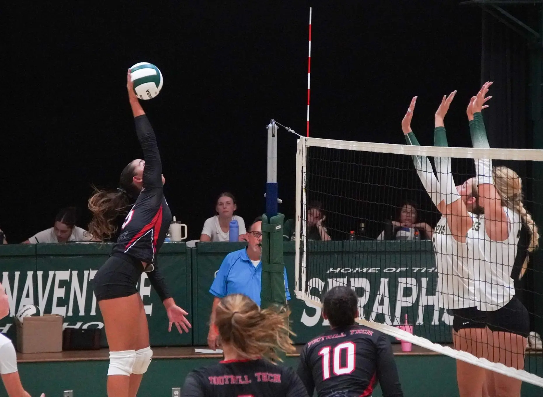Girls Volleyball Defeat Bonnie in Straight Sets