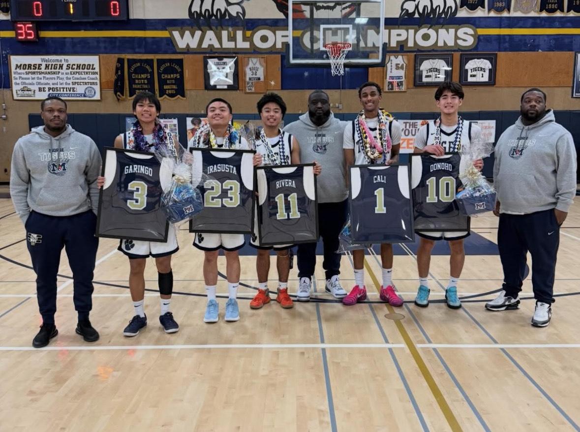 Boys Basketball Wins vs Lincoln Memorial on Senior Night! (73-26)