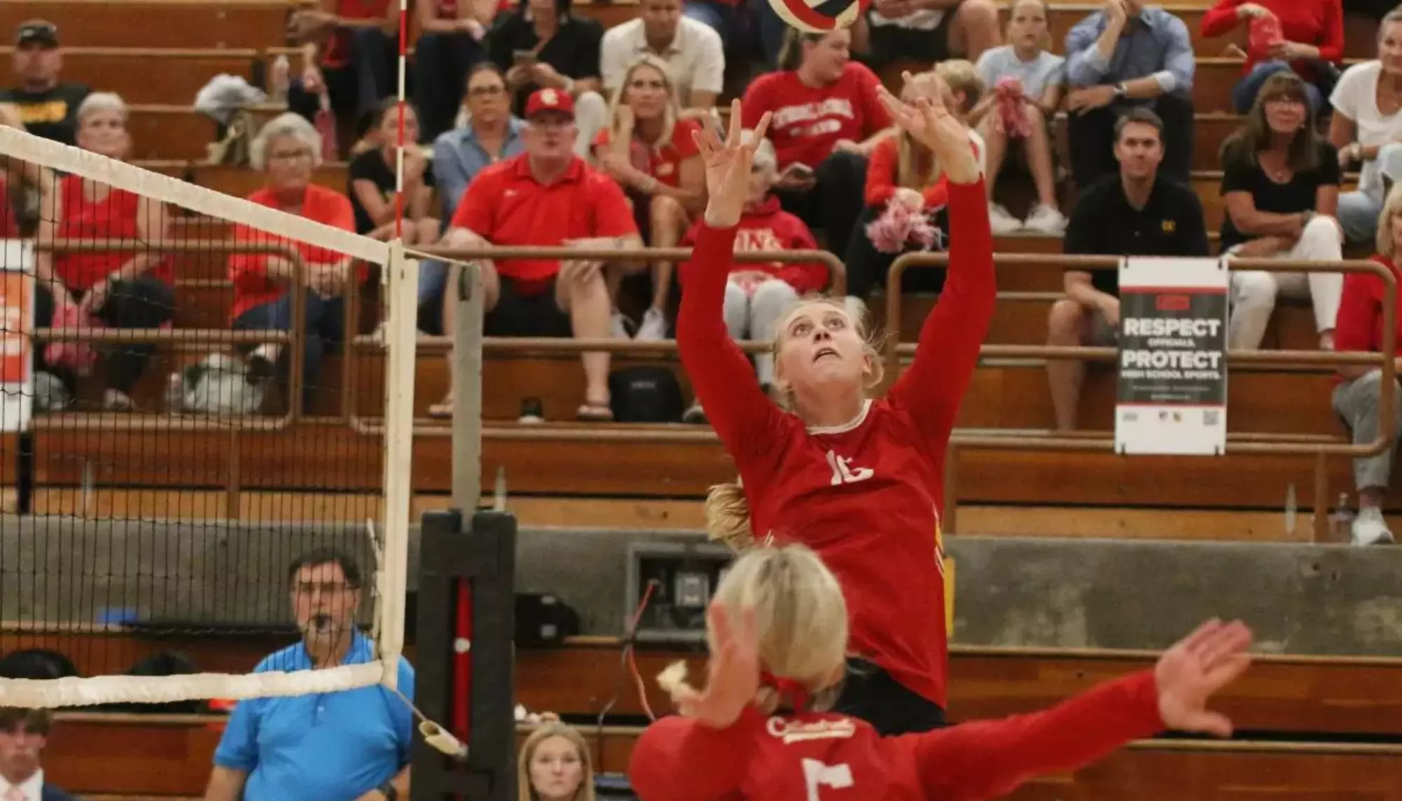 Amanda Seager '24 sets Jenna Hanes '24 vs Torrey Pines