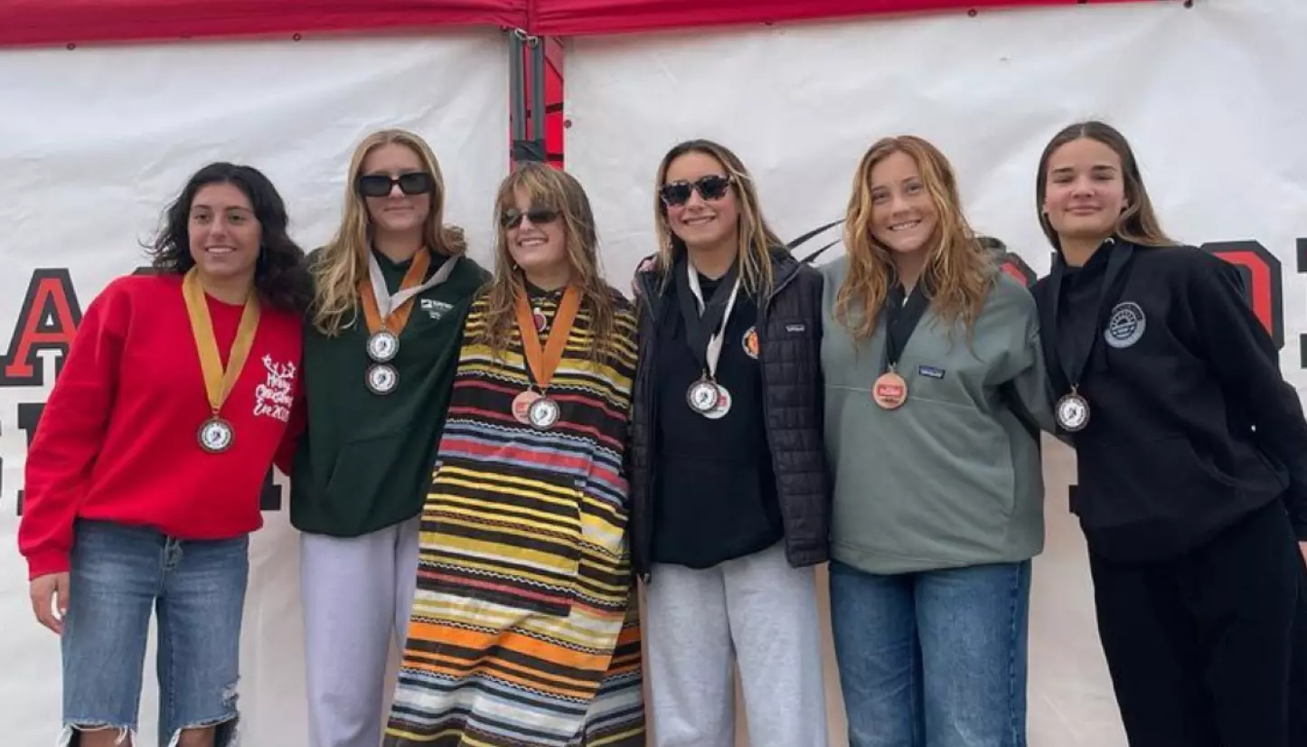 Luna Smith '25 Dec Surf Contest